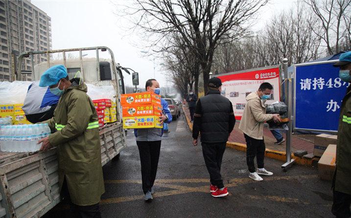 2月25日，山東金格瑞機械有限公司派代表來到齊魯師范學院捐贈防疫物資，保障校園防疫物品備足備齊，助力學校的疫情防控工作。